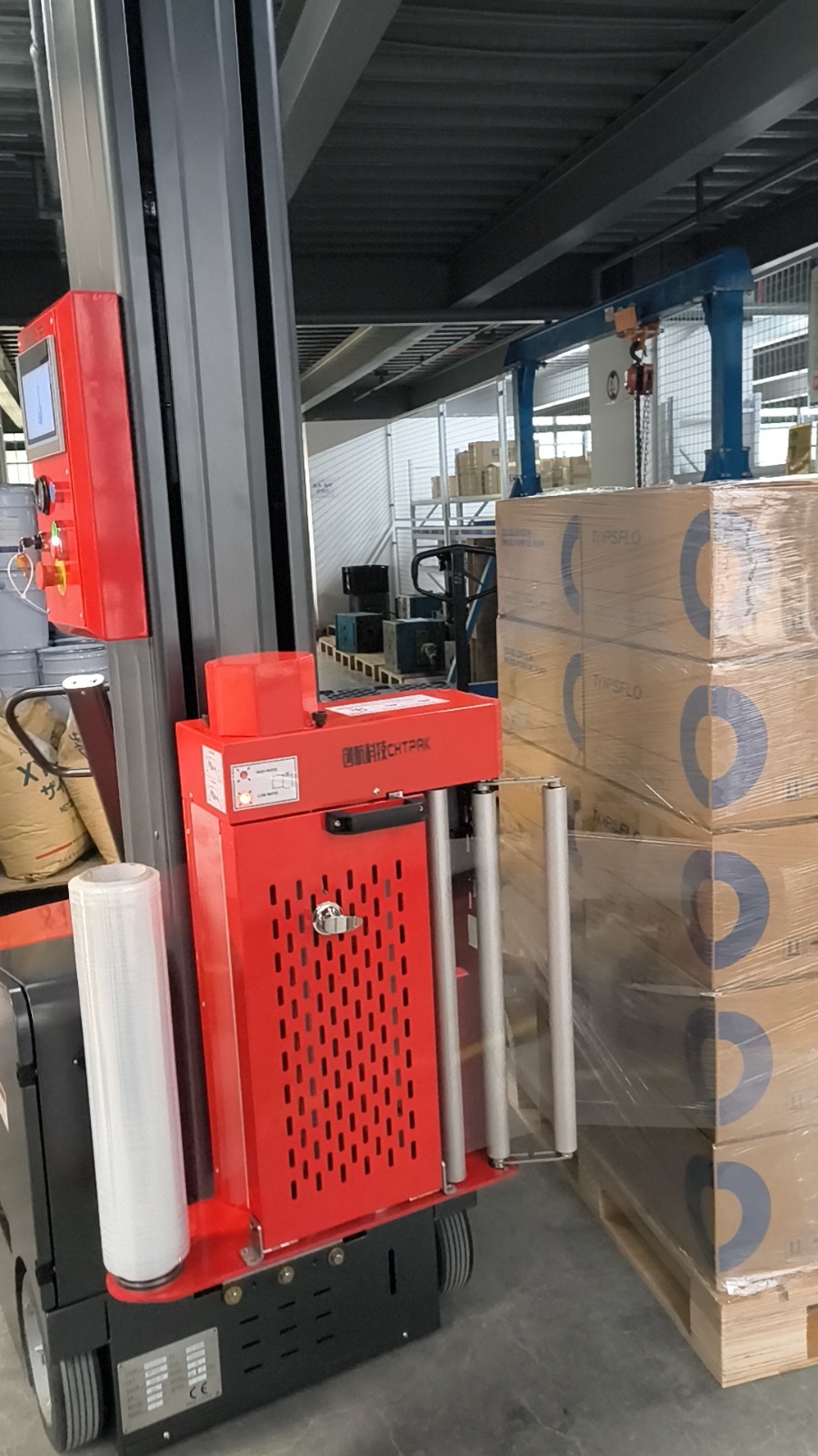 创力自走式缠绕机：产品不动，机器环绕，重构托盘打包新逻辑