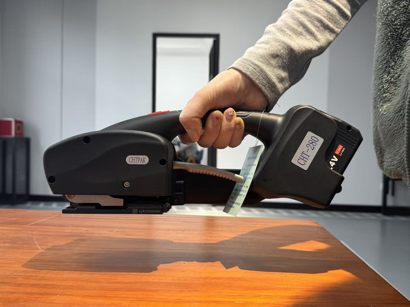 CHT-280电动打包机：轻便省力，女工也能轻松上手的轻包打包神器